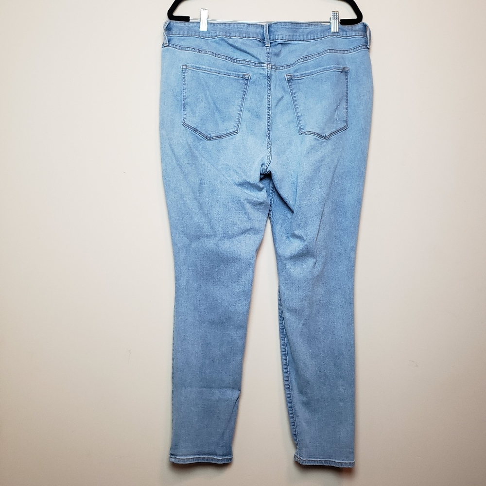 OLD NAVY Light Wash Super Skinny Jeans - Picture 6 of 10